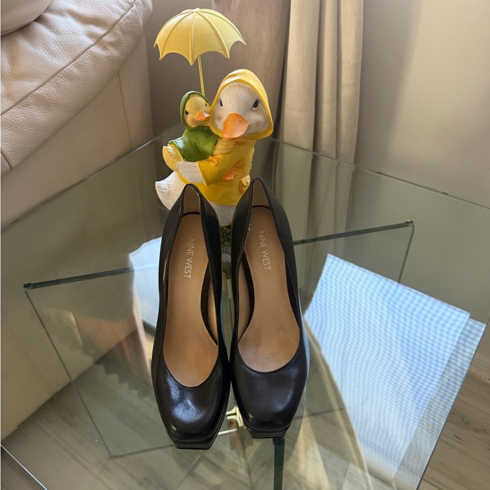 Nine West Black Leather Classic Pumps